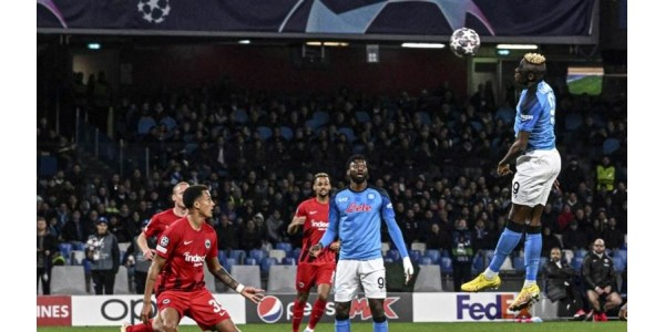 Ligue des champions : Naples bat l'Eintracht Francfort 3-0, 3 équipes de Serie A qualifiées pour les quarts de finale