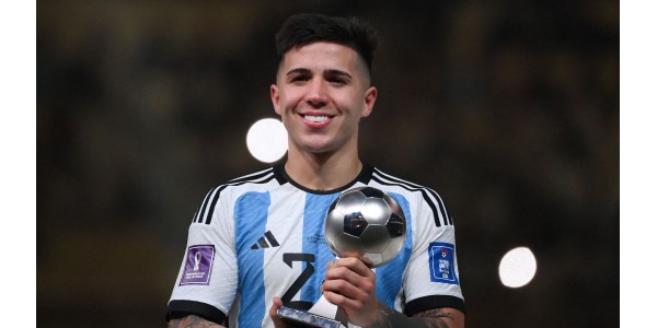 Chelsea a déjà dépensé 230 millions d'euros pour signer 7 joueurs cet hiver, essayant toujours de signer Enzo Chelsea a déjà dépensé 230 millions d'euros pour signer 7 joueurs cet hiver, essayant toujours de signer Enzo