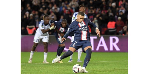 PSG 2-1 Strasbourg, Mbappe a tiré sur les légendes