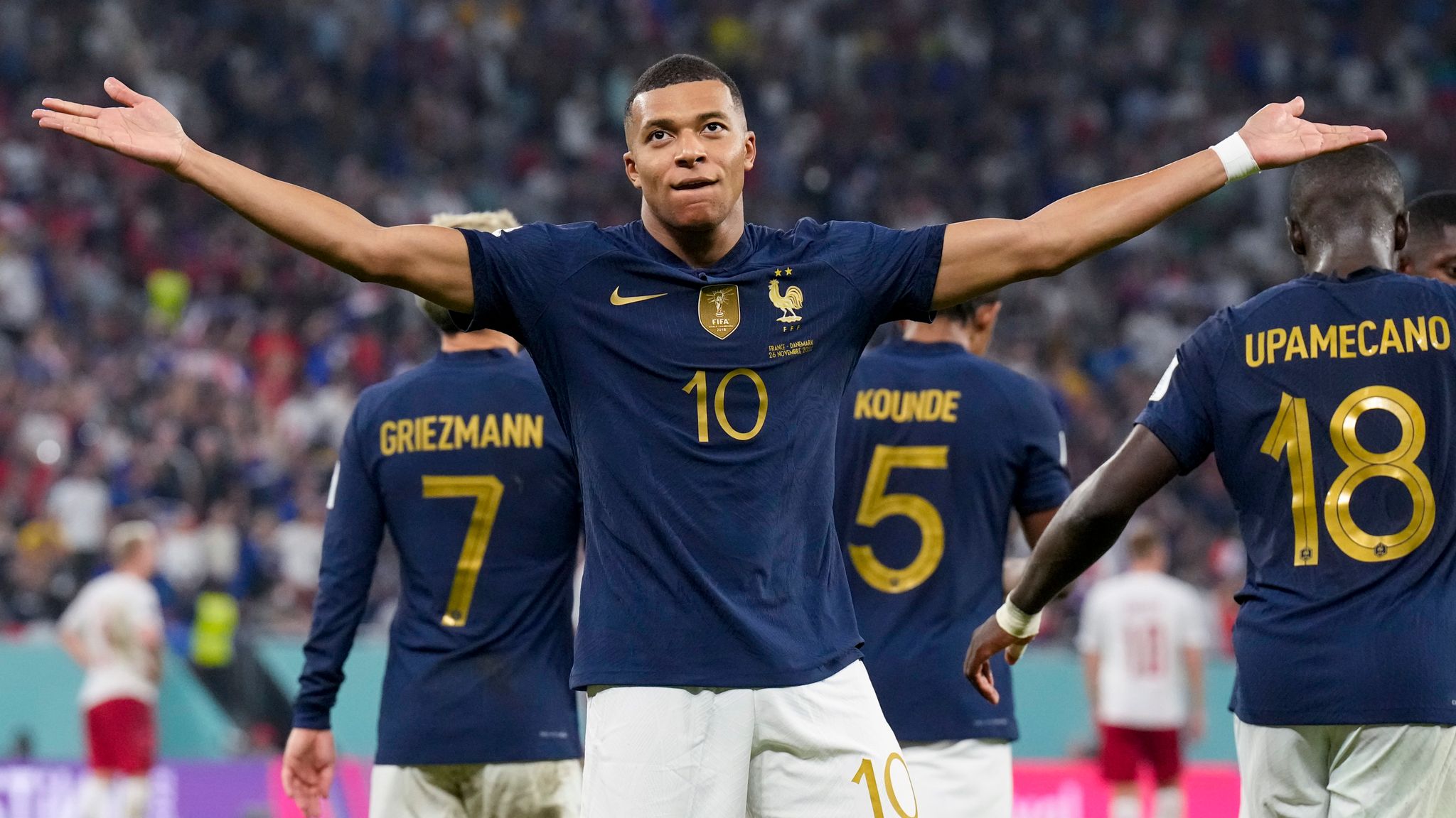 France 2-1 Danemark, devenant la première équipe à se qualifier