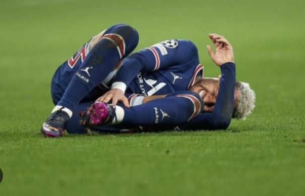 Neymar sera absent 4 mois pour cause de blessure, quel est son avenir?